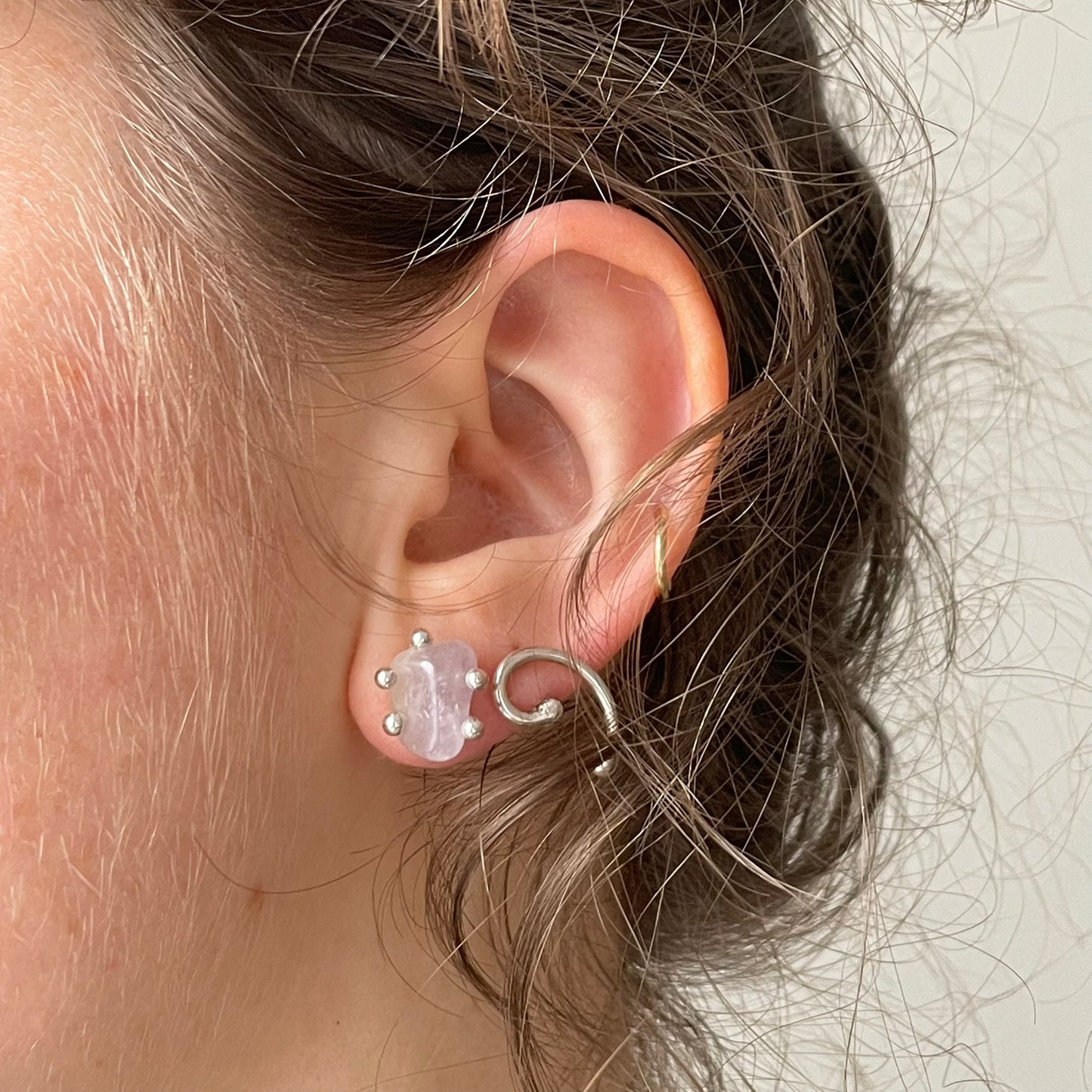 pebble stud 02
