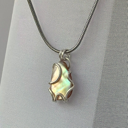 hug pendant